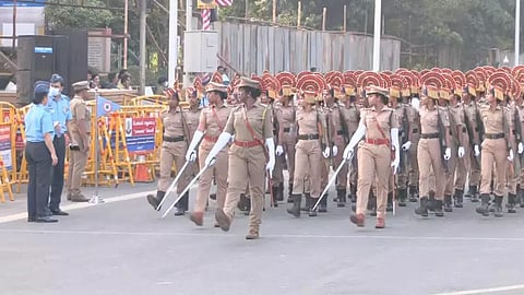 மெரினா கடற்கரை சாலையில் ஒத்திகை - கண்கவர் நடனம்