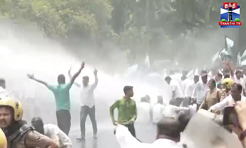 கல்லூரி மாணவி தற்கொலை - நீதி கேட்டு பிஜு ஜனதா தளம் ஆர்ப்பாட்டம்