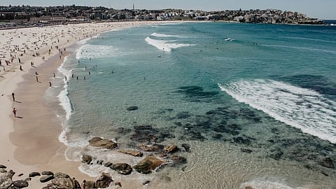 People urged to stay away from Sydney beaches