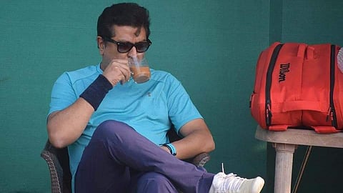 The MNS Chief who is generally seen in white kurta paired a sporty look.