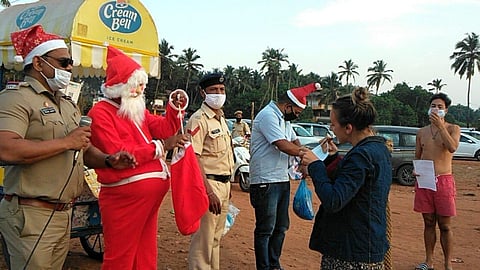 Cops dressed as Santa spreading awareness among people