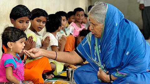 Sindhutai Sapkal along with her children