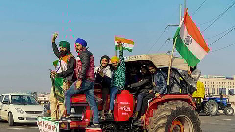 The protesting farmers from across the country are marching towards Delhi to take part in the tractor rally.