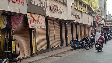 Shops on bustling Laxmi Road in Pune remain shut during lockdown (File pic)
