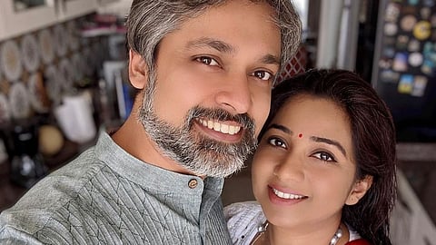 Shreya Ghoshal shared this picture of hers with husband Shiladitya Mukhopadhyaya on Diwali
