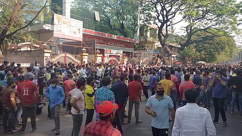 Students in Pune protesting against government for postponing MPSC exams