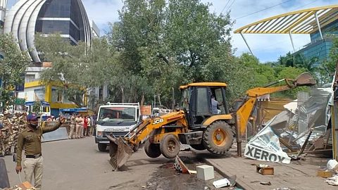 Bund Garden Encroachment Dismantled Amid Heavy Security