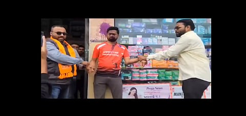 Video Grab of MNS workers blackening face of Chemist in Dhanori