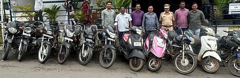 Bharti Vidyapeeth Police nabbed a thief and recovered 11 stolen motorcycles valued at Rs. 6 lakhs.