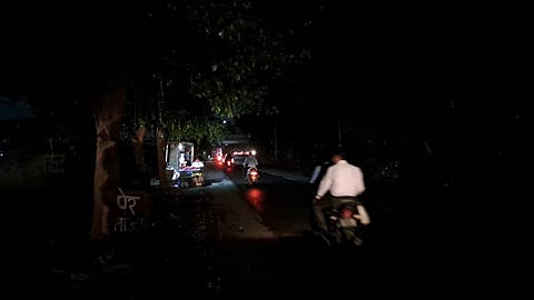 Mutha Riverbed Road Becomes Accident-Prone as Streetlights Remain Off