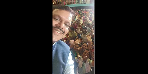 BJP Leader Devendra Fadnavis took selfie with women participated in the launch of Ladki Bahin Yojana