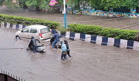 Waterlogging Opposite Jaisinghrao Sasane Garden, BT Kawade Road