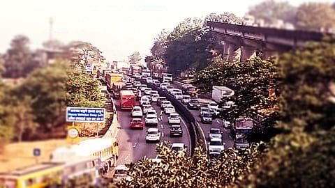 Pune-Mumbai Expressway Jammed as Festival Commuters Hit the Road