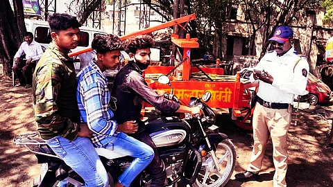 Traffic police taking action against violations (file photo for representational purpose)