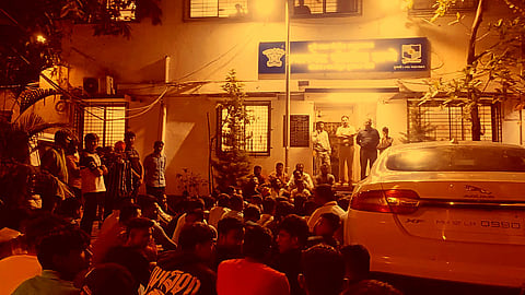 Sakal Hindu Samaj Activists at Swargate Police Station
