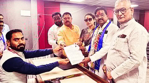 Ramesh Bagwe Files Nomination