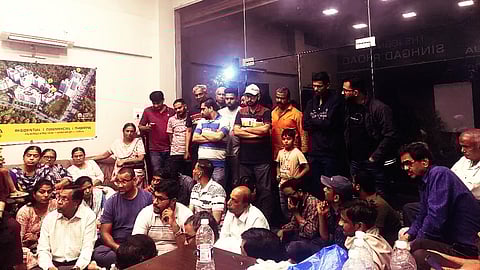 Sinhagad Road: Prayeja Puram Housing Society Residents Protest at Builder’s Office
