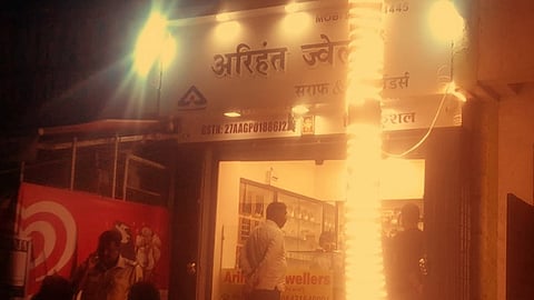 Arihant Jewelers on B.T. Kawade Road, Ghorpadi