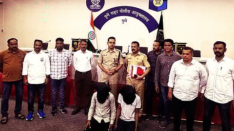 Anti-Extortion Squad team with arrested suspects