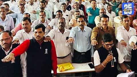 Teachers Take Collective Oath to Reduce Excessive Mobile Use