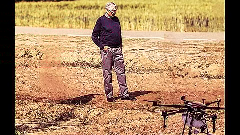 Bill Gates Engages with Drone Didis