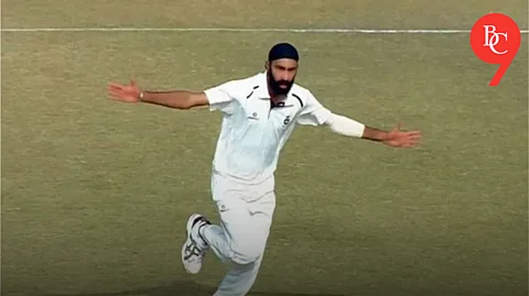 IPL 2025: Simarjeet Singh's Double-Wicket Over Shakes Rajasthan Royals