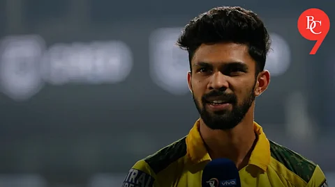 IPL 2025: Tushar Deshpande's Delivery Causes Injury to Ruturaj Gaikwad, Increases Tension for CSK