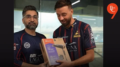 PSL 2025: James Vince Receives Hair Dryer as Award After Century