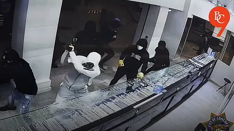 Pune Crime: Robbery at Pune Jewelry Store; 25-30 Tolas of Gold Stolen Using Fake Pistol