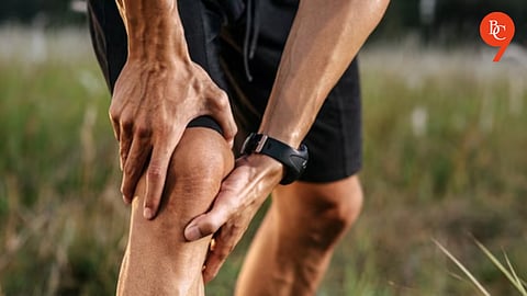 Cracking Knees Could Mean Weak Hips—Here’s How to Fix It