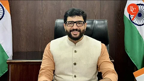 Union Minister Murlidhar Mohol Chairs High-Level Meeting to Address Garbage and Traffic Issues Around Pune Airport
