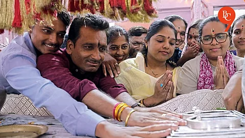 Sant Dnyaneshwar and Sant Tukaram Palkhis Halt in Pune on Return from Pandharpur