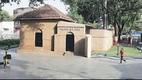 Phule Memorial Redevelopment: Most Residents Demand Homes Instead of Money