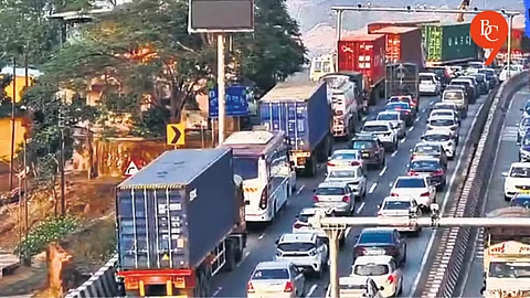 Long Weekend Rush Chokes Mumbai–Pune Expressway