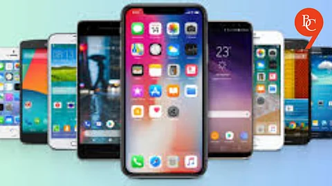 Stolen and Missing Phones Worth ₹12.5 Lakh Returned to Owners in Pune