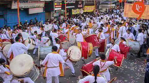 Ganpati Visarjan 2025: FIR Filed Against Dhol‑Tasha Troupe for Harassing Reporters