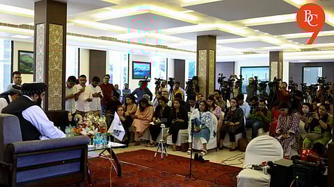 Afghan Taliban Minister Muttaki Meets Indian Women Journalists After Backlash Over All-Male Presser, Clarifies 'No Deliberate Exclusion'(Image Credit: Reuters)