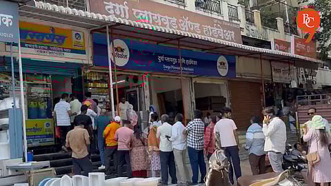 Pune Residents Rush to Book LPG Cylinders Amid Rumours of Shortage Due to Iran–Israel Conflict