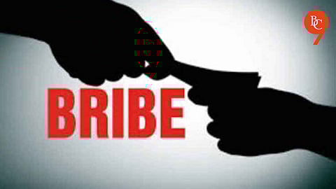 Forest Surveyor Caught Taking ₹4 Lakh Bribe in Pune