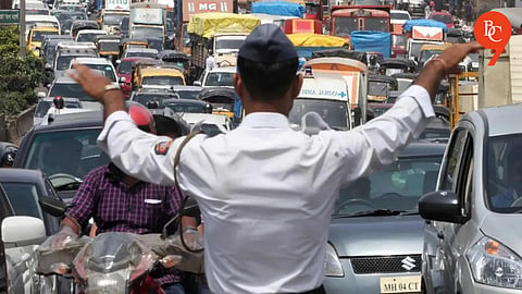 Pune Traffic: Truck Breakdown on Mundhwa Bridge Causes Heavy Traffic Jam; Police Issued Diversion