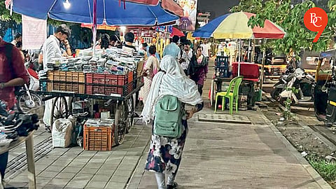 Pune: Encroachment Outside Balewadi PMPML Bus Depot Creates Problem for Pedestrians