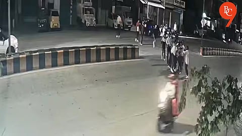 Nagpur Cop Dragged Out of Car, Brutally Assaulted on Road After Minor Collision; 14 Arrested as CCTV Footage Emerges