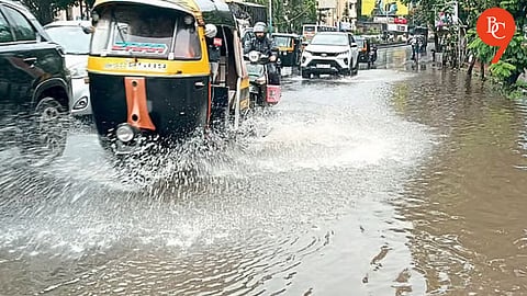 Pune: Heavy Rains Batter City, Disrupt Commute for Office-Goers and Gig Workers