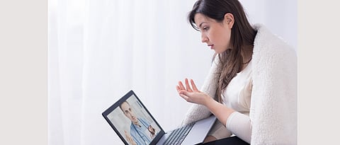 More city women consulting doctors online