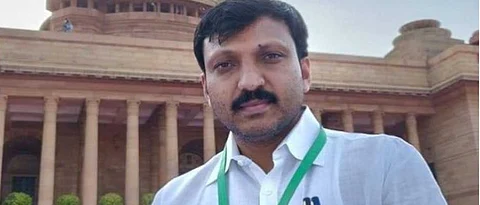 Sena MP Omraje Nimbalkar injured in attack at poll rally in Maharashtra