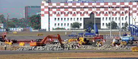 225 flights cancelled due to runway closure in Mumbai