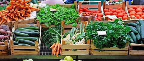 Fruit Vegetable Prices Drop Amidst Rain; Leafy Greens Prices Rise