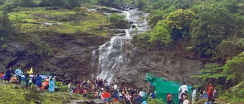 Tourists throng Lonavla over long weekend