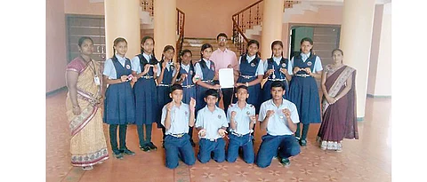 VPSEM students send rakhis to soldiers