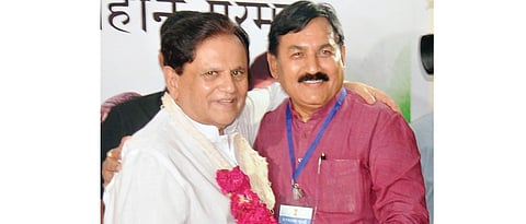 Is BJP facing too many problems in Gujarat after Modi moved to Delhi ?